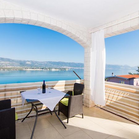 Holidays Apartments Slanada With Terrace And Sea View, Near The Beach & Town Trogir, Free Parking, Quiet Place On Peninsula Ciovo Exterior foto