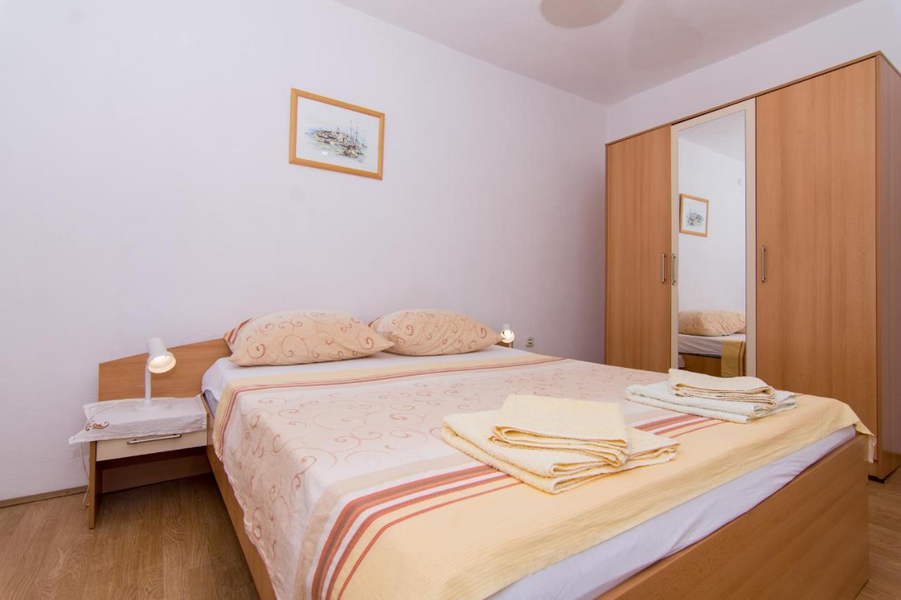 Holidays Apartments Slanada With Terrace And Sea View, Near The Beach & Town Trogir, Free Parking, Quiet Place On Peninsula Ciovo Exterior foto