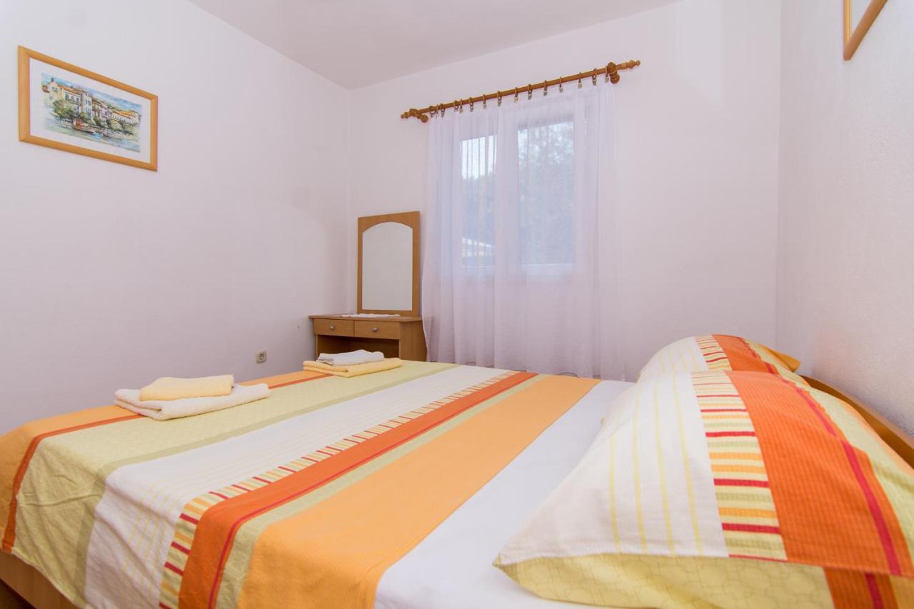 Holidays Apartments Slanada With Terrace And Sea View, Near The Beach & Town Trogir, Free Parking, Quiet Place On Peninsula Ciovo Exterior foto