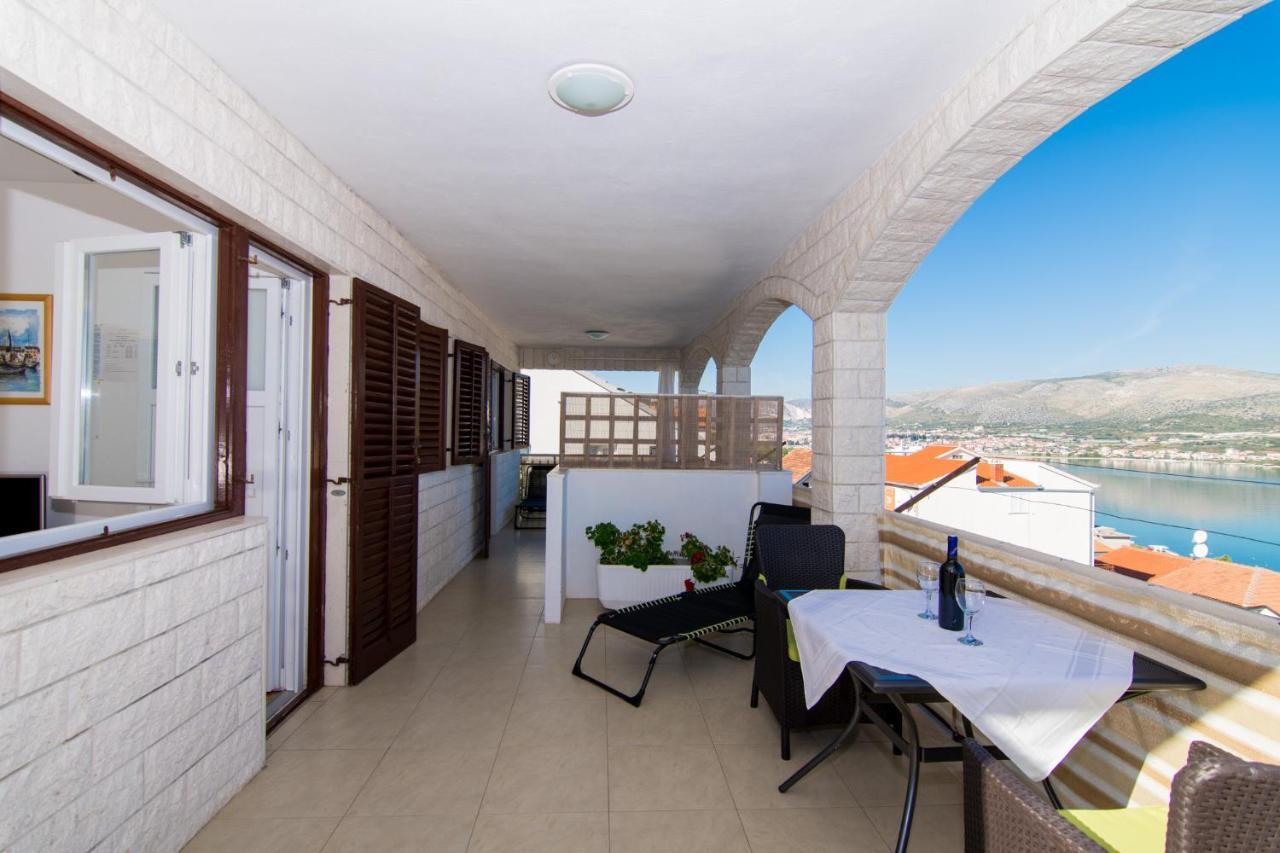 Holidays Apartments Slanada With Terrace And Sea View, Near The Beach & Town Trogir, Free Parking, Quiet Place On Peninsula Ciovo Exterior foto