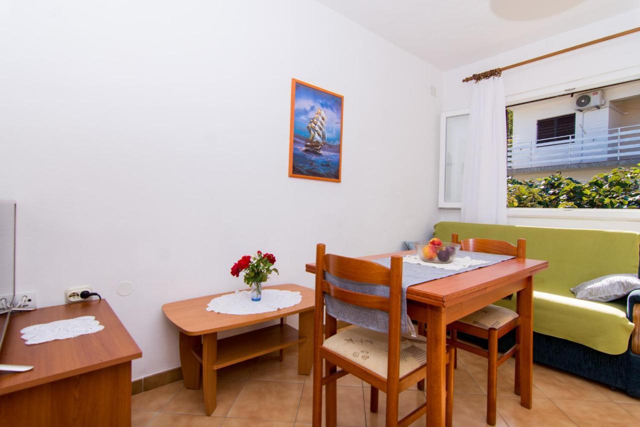 Holidays Apartments Slanada With Terrace And Sea View, Near The Beach & Town Trogir, Free Parking, Quiet Place On Peninsula Ciovo Exterior foto