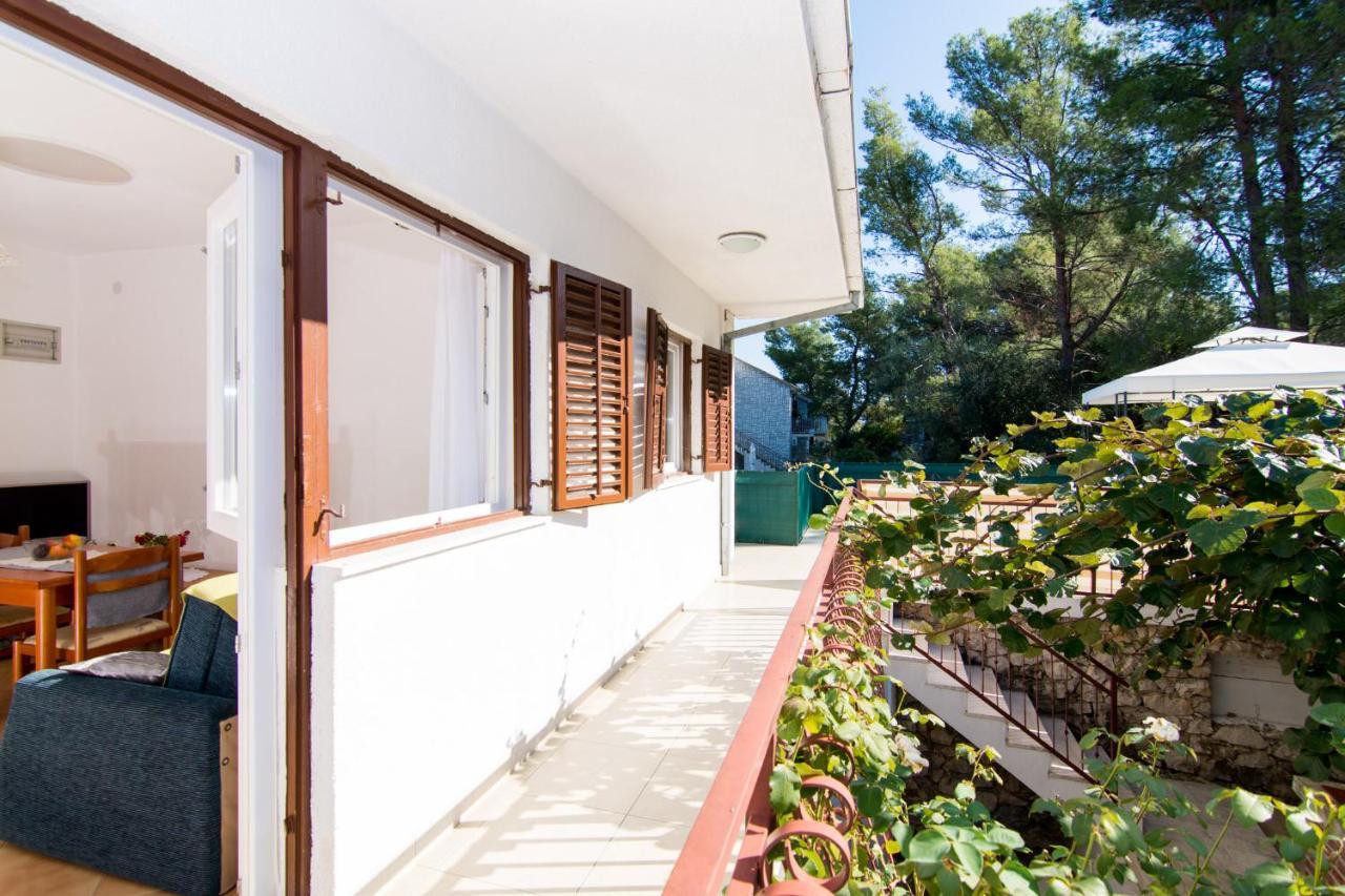 Holidays Apartments Slanada With Terrace And Sea View, Near The Beach & Town Trogir, Free Parking, Quiet Place On Peninsula Ciovo Exterior foto