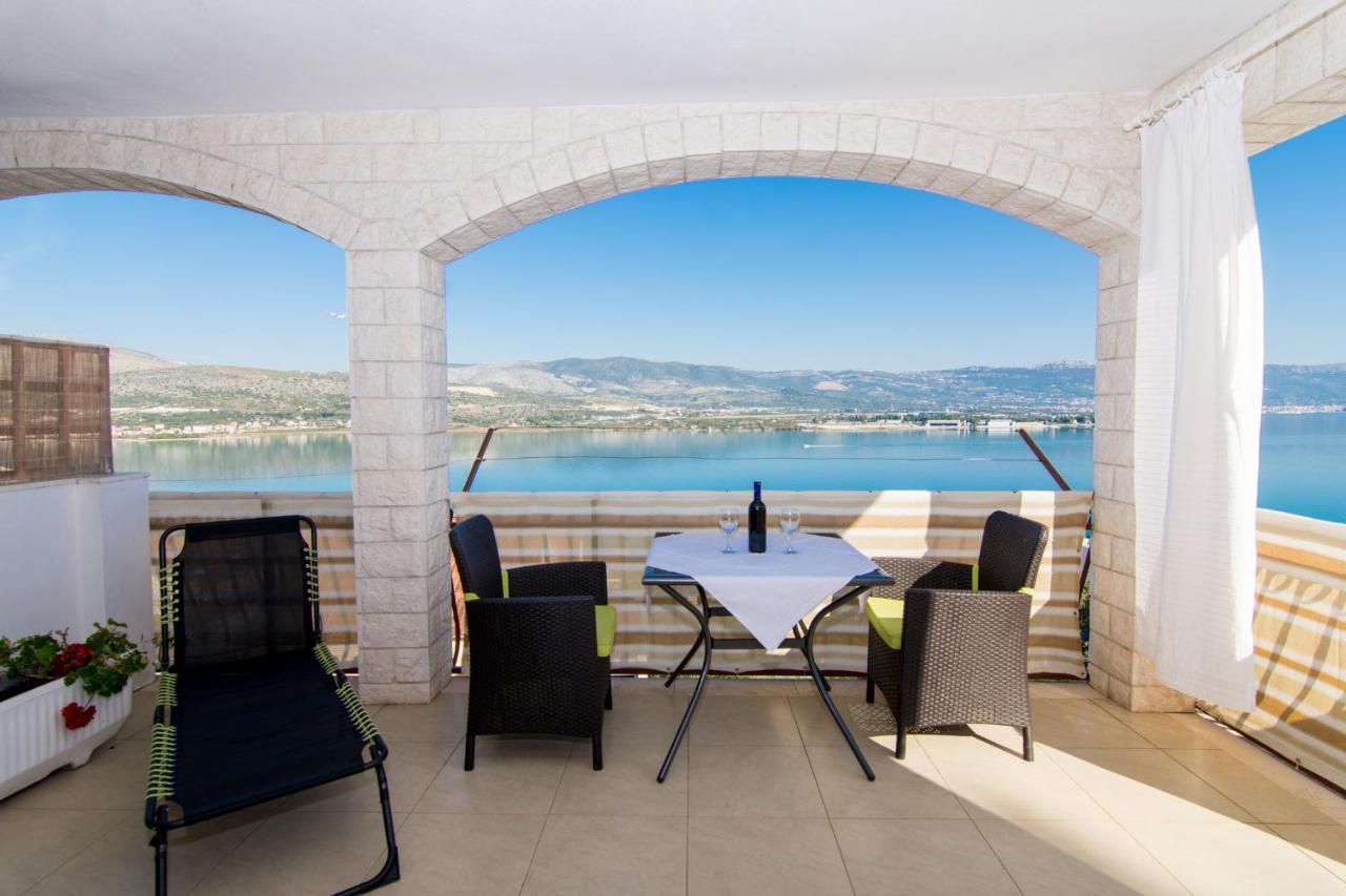 Holidays Apartments Slanada With Terrace And Sea View, Near The Beach & Town Trogir, Free Parking, Quiet Place On Peninsula Ciovo Exterior foto