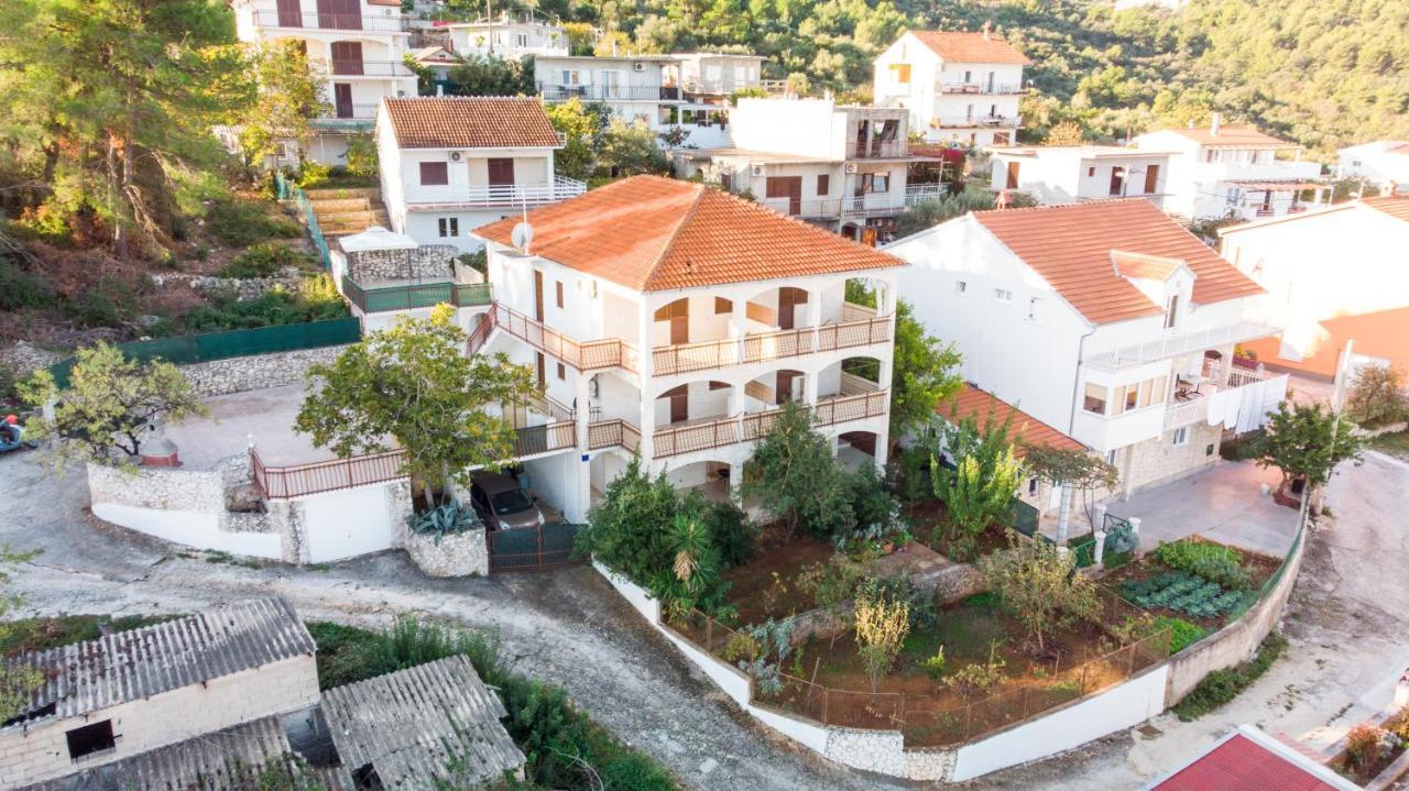 Holidays Apartments Slanada With Terrace And Sea View, Near The Beach & Town Trogir, Free Parking, Quiet Place On Peninsula Ciovo Exterior foto