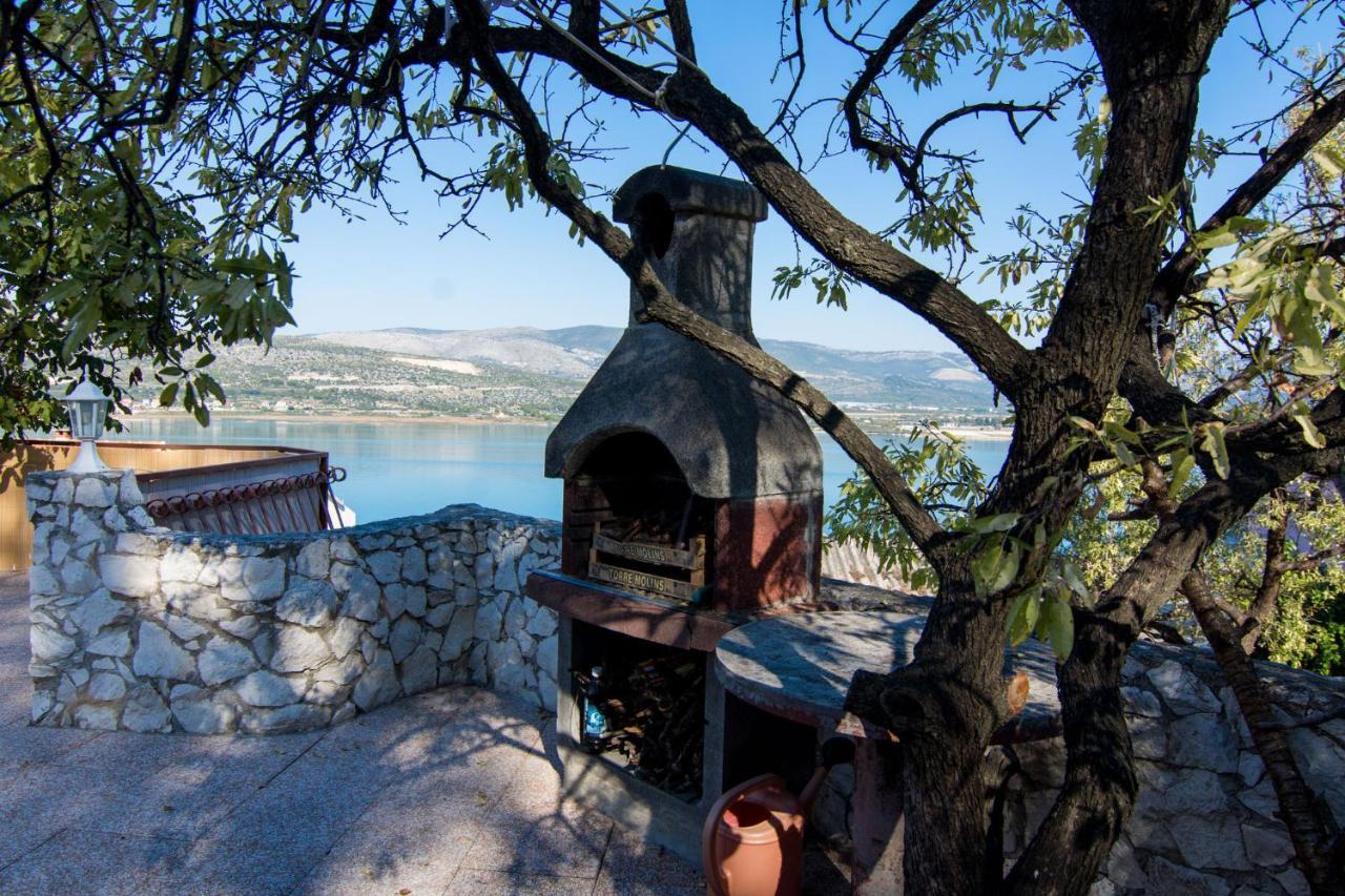 Holidays Apartments Slanada With Terrace And Sea View, Near The Beach & Town Trogir, Free Parking, Quiet Place On Peninsula Ciovo Exterior foto