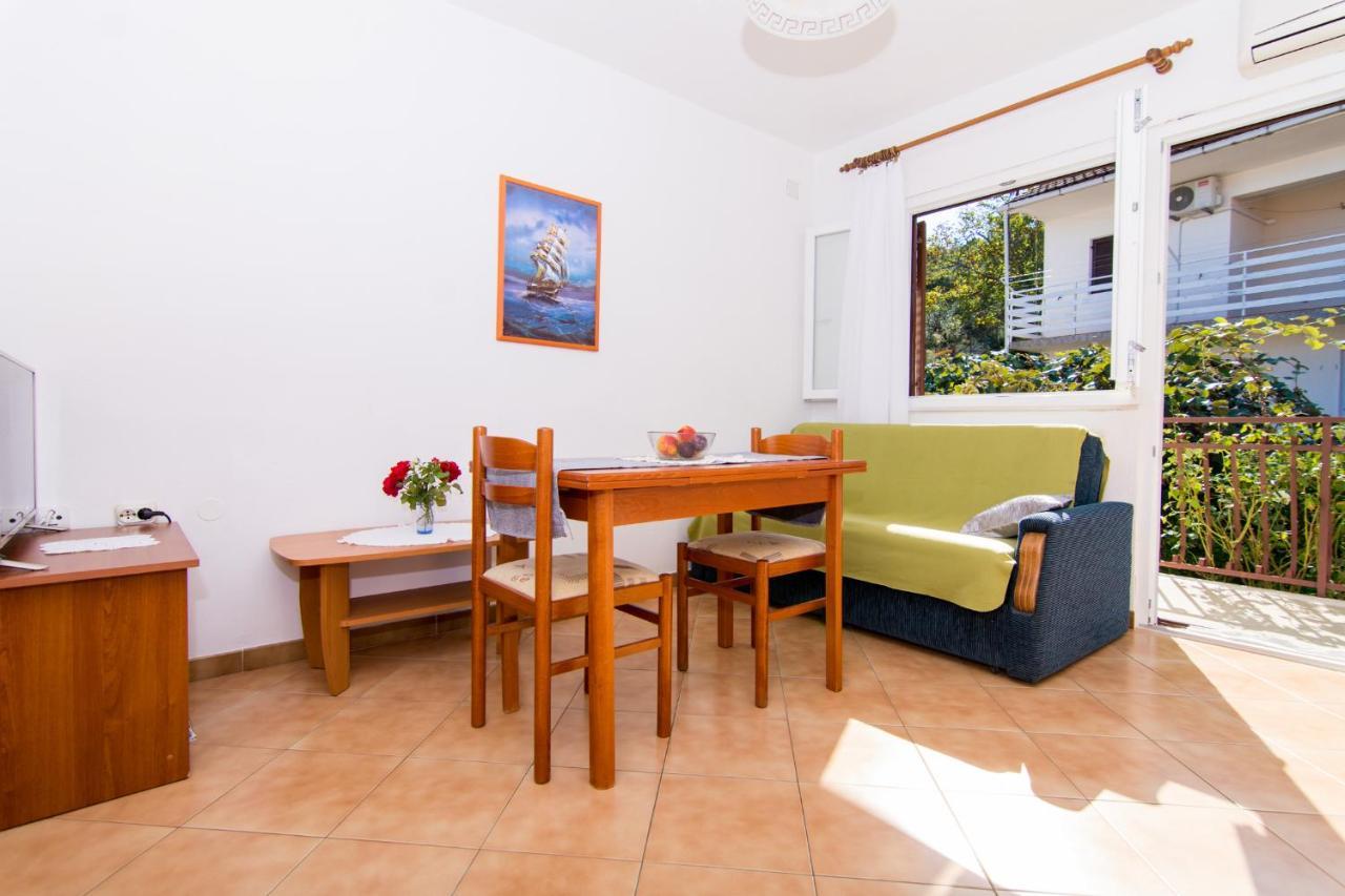 Holidays Apartments Slanada With Terrace And Sea View, Near The Beach & Town Trogir, Free Parking, Quiet Place On Peninsula Ciovo Exterior foto